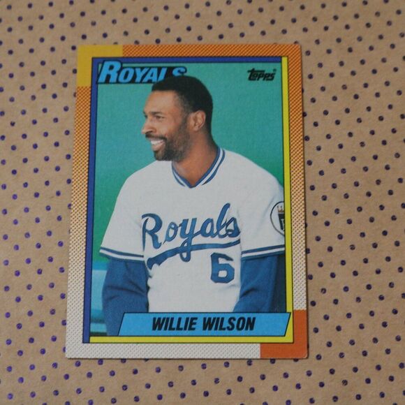 Willie Wilson #323 Baseball Card - Picture 1 of 2